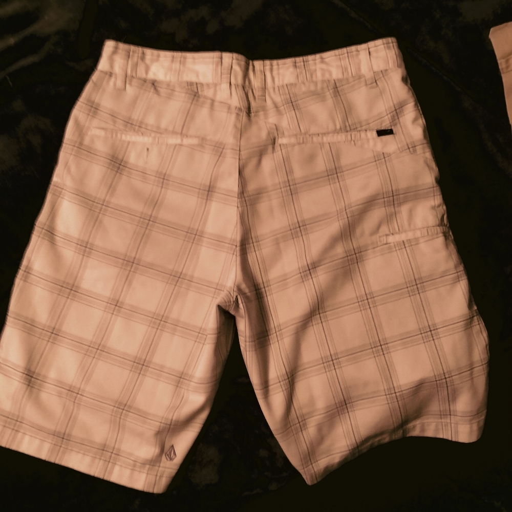 Volcom Size 32 Shorts - Picture 3 of 5